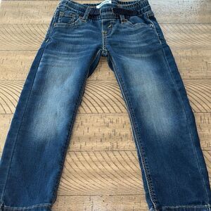 Levi’s ultra soft Denizen 5 Pocket Jeans 👖 4T school🏫 hiking🥾playground🛝